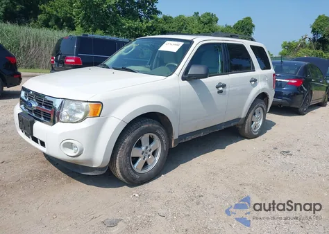 2011 Ford Escape Xlt z USA, uszkodzony, nr VIN 1FMCU9DG3BKB69543